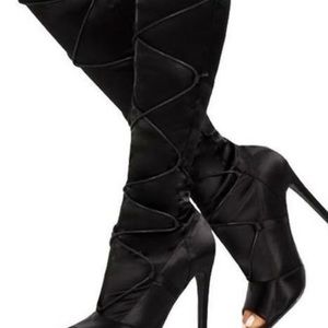 Sexy Black boot with a heal